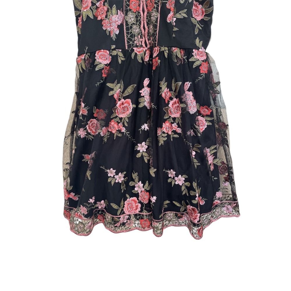 City Triangles Black and Embroidered Pink Flowers Junior Dress Size 11 Pre-Owned - Picture 7 of 10